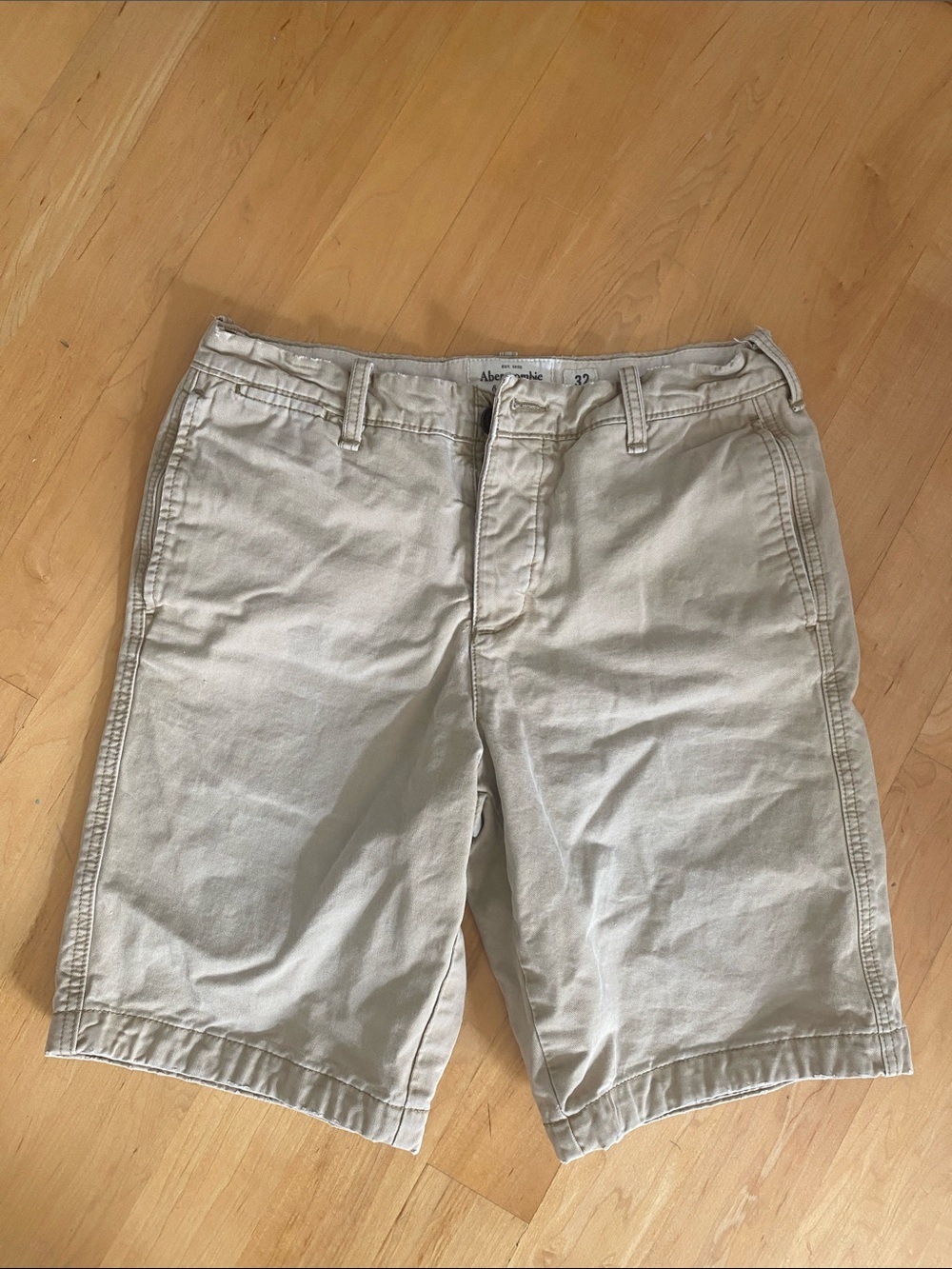 Abercrombie & Fitch Men's Khaki Flat-Front Chino Shorts